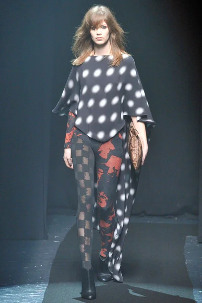Look 16